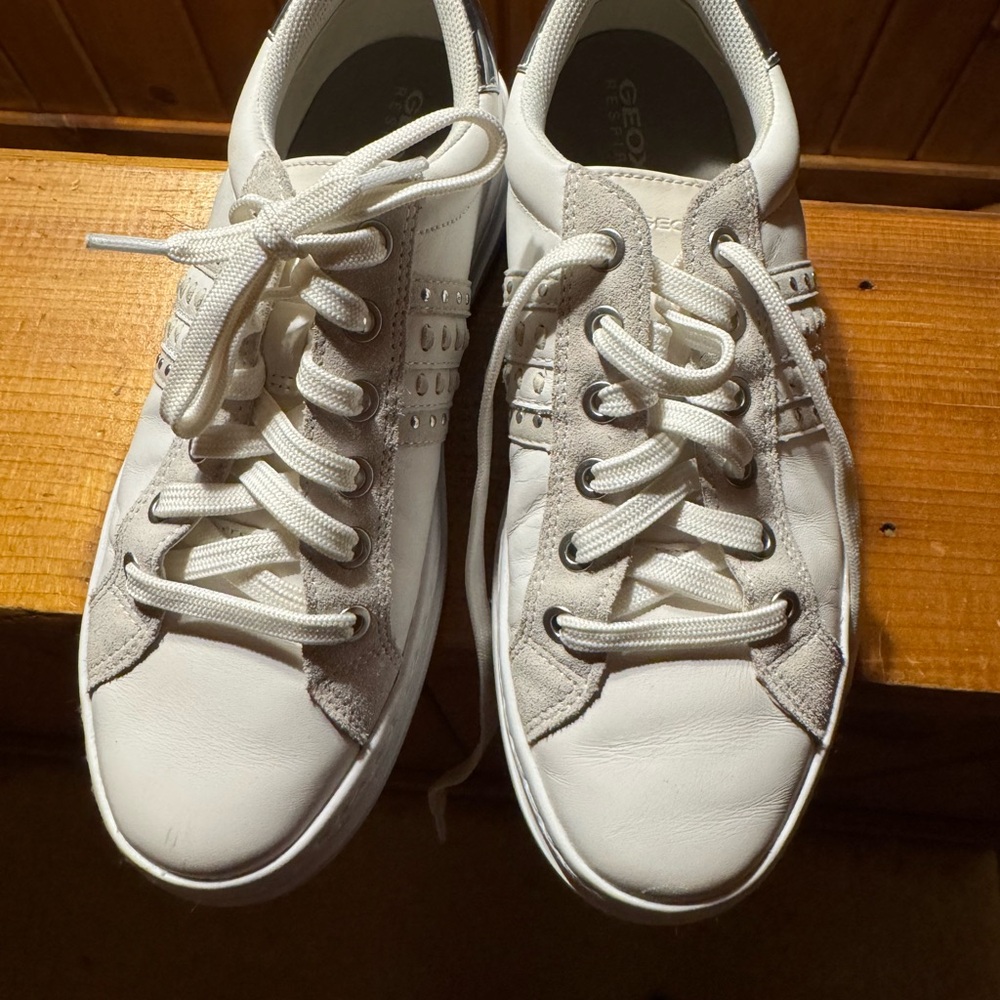 Geox Women's White and Light Gray Sneakers
